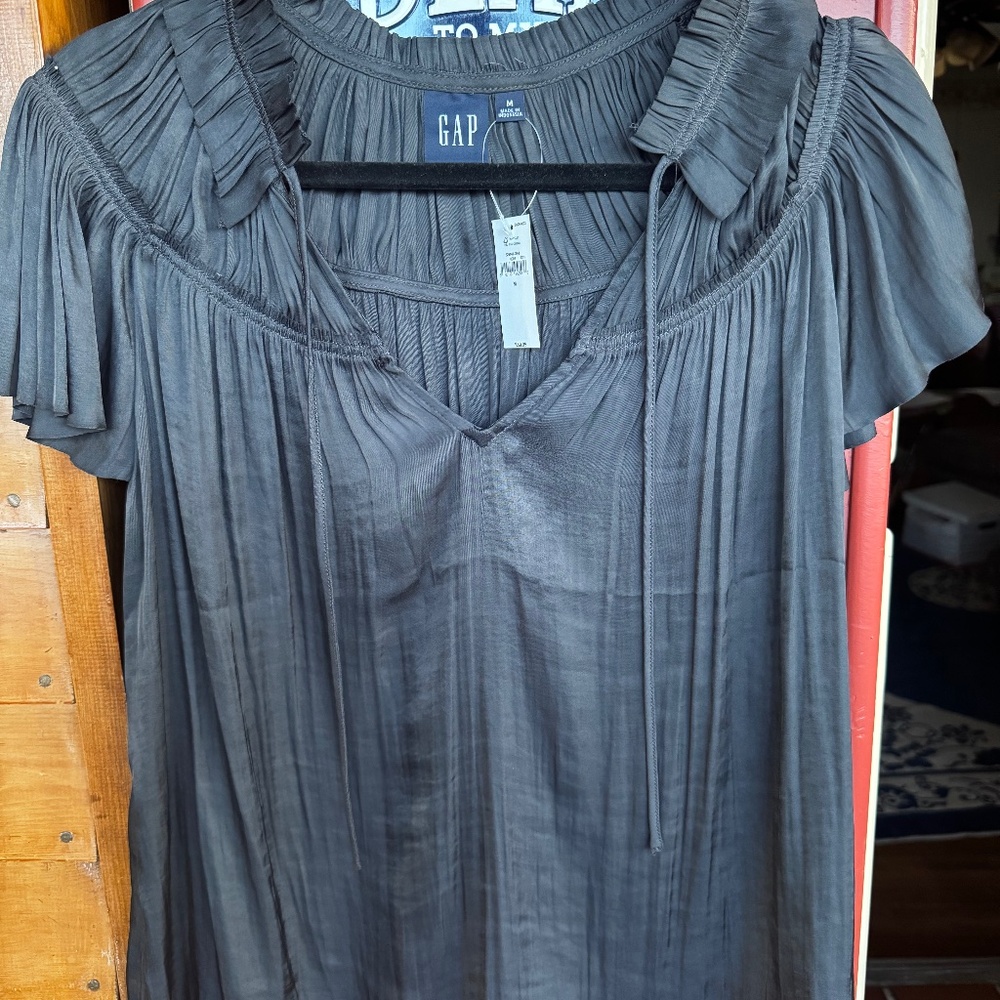 GAP short sleeve ruffle blouse
